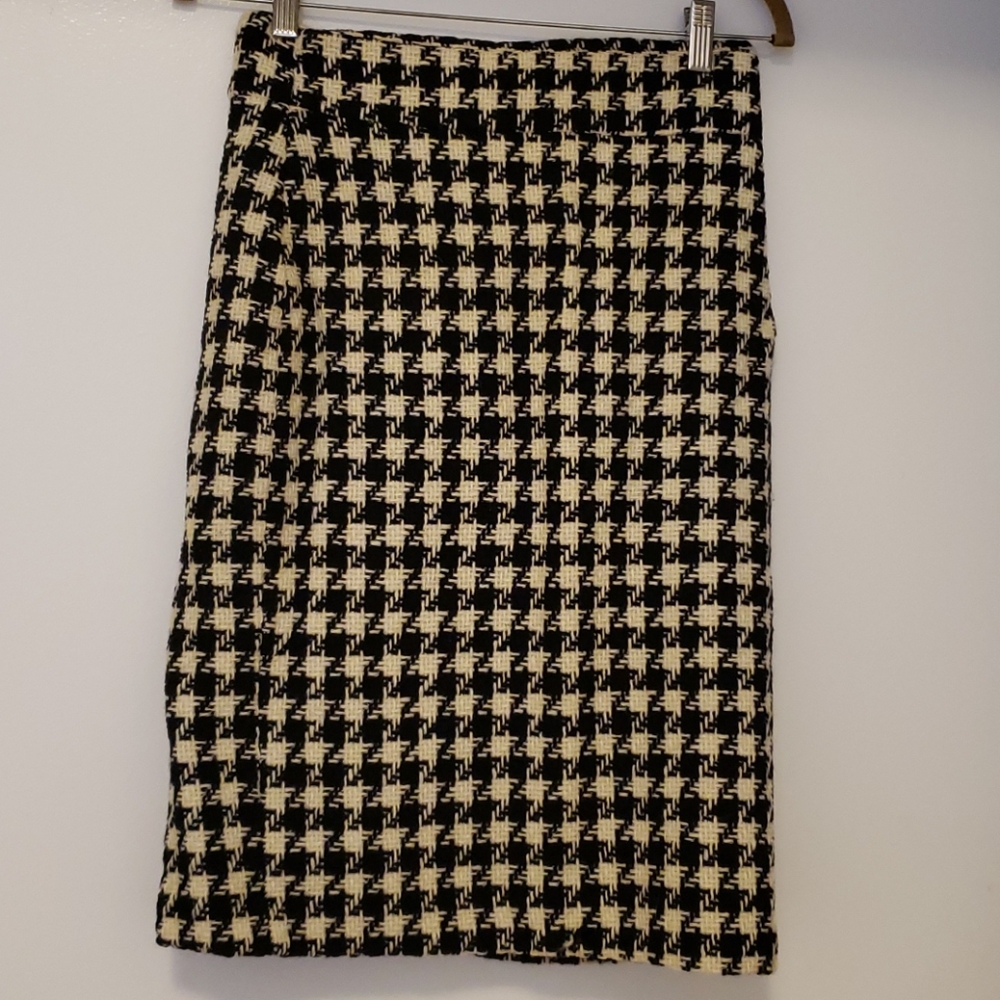 High-waisted pencil skirt